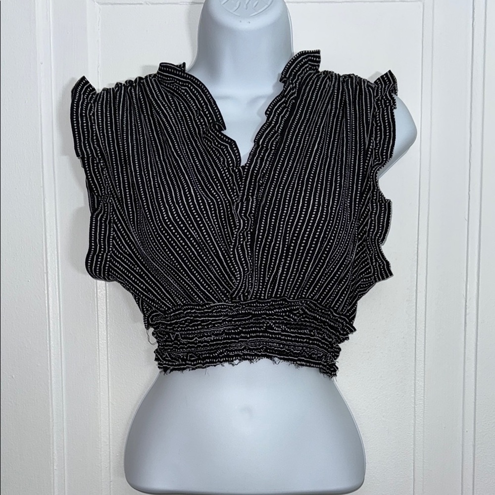 Max Studio flutter sleeve crop top size xs
